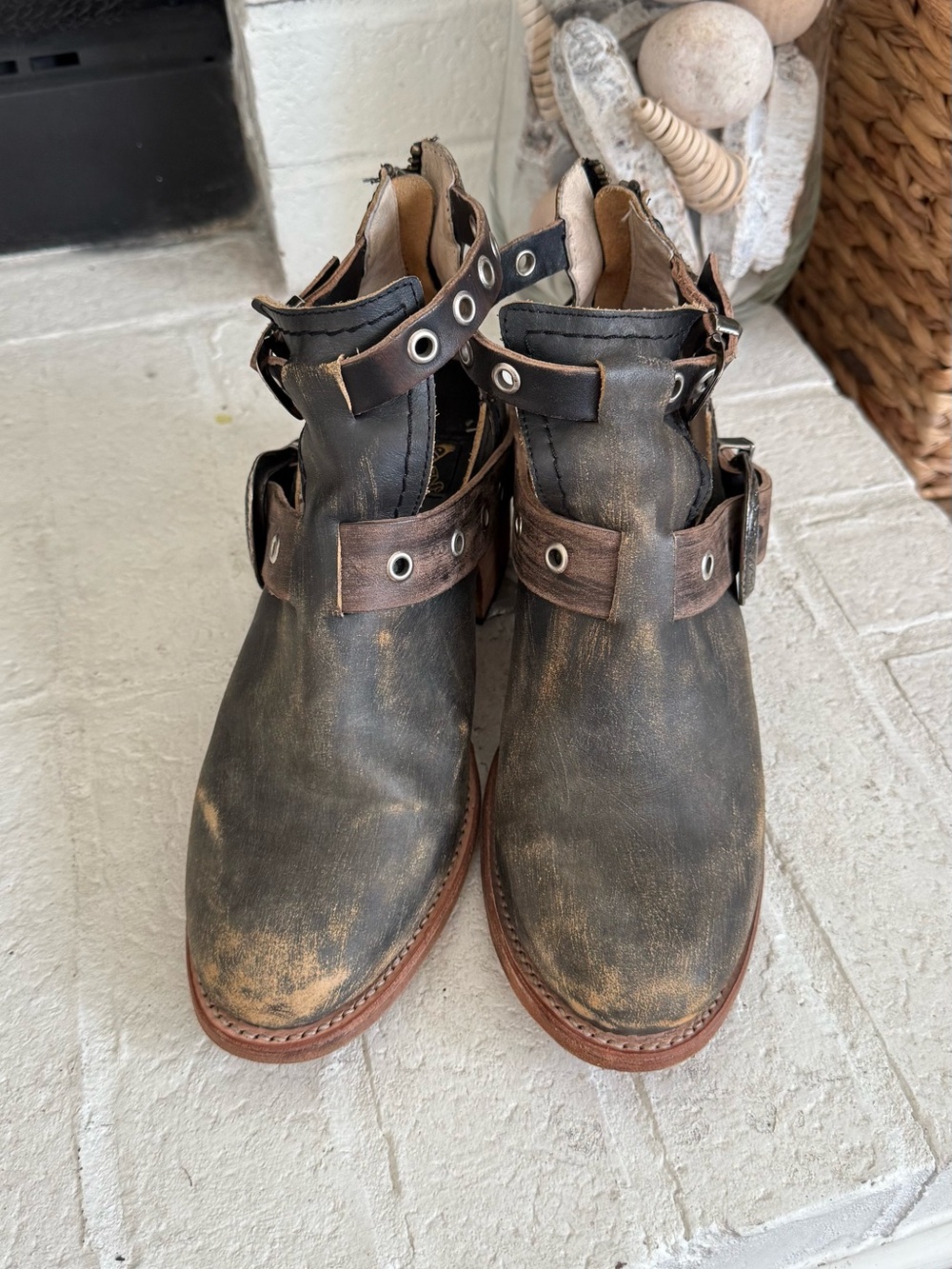 Freebird by Steven Leather Harness Ankle Boots Distressed Black Brown Size 9 - Picture 2 of 11
